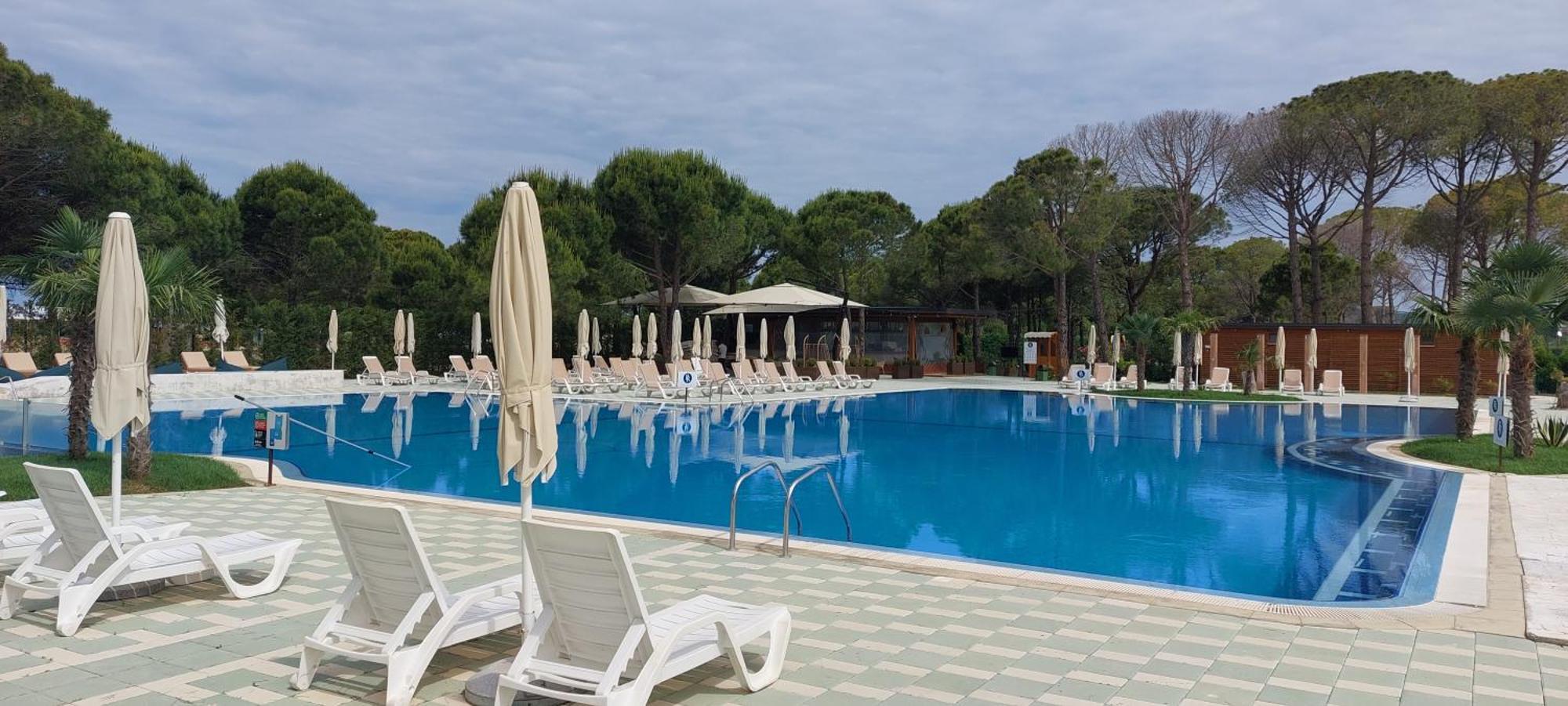 Reina At Perla Resort, Gjiri I Lalezit